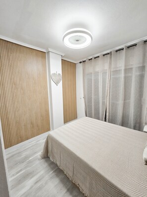 2 bedrooms, desk, iron/ironing board, travel cot - Casa Dorsya, near the beach, Torrevieja, Spain (Torrevieja)