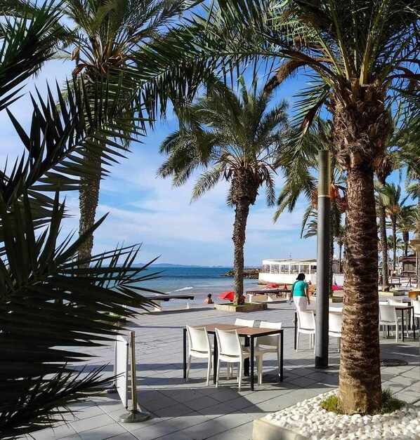 Outdoor dining - Casa Dorsya, near the beach, Torrevieja, Spain (Torrevieja)