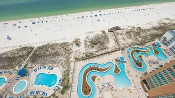 Condo, 4 quartos | Praia | Na praia