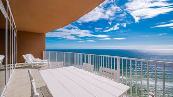 Condo, 3 quartos | Terraço/pátio