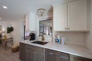House, 2 Bedrooms | Private kitchen | Coffee/tea maker