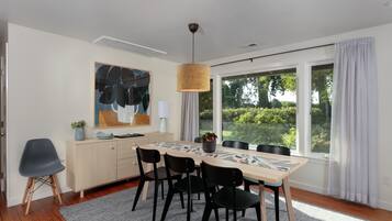 House, 2 Bedrooms | Dining
