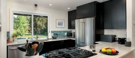 House, 2 Bedrooms | Private kitchen | Fridge, oven, coffee/tea maker, toaster