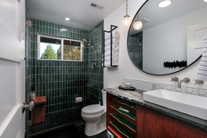 Casa, 2 habitaciones | Baño | Toallas 