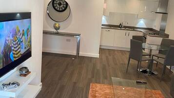 Apartment | Dining