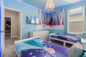 Strykejern/-brett, reiseseng for barn, wi-fi og sengetøy