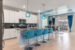 Fridge, microwave, oven, stovetop - New Vacation Home Champions Gate by Disney w/Pool! (Davenport)