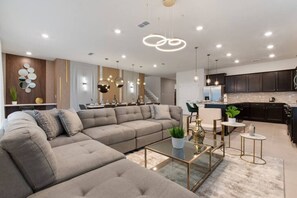 Televisión, chimenea y videojuegos