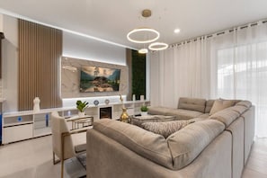 TV, caminetto, videogiochi