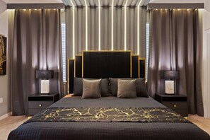 10 soverom, skrivebord, strykejern/-brett og reiseseng for barn