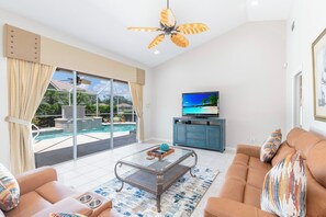 Een smart-tv en een tafeltennistafel
