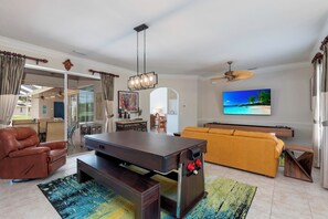 Smart TV, ping pong - Stunning Briarwood Lakefront Pool and Spa Home (Naples)