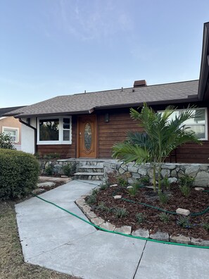Exterior - NEWLY REMODELED BEACH HOUSE IN PALM HARBOR (Palm Harbor)