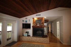 Interior - NEWLY REMODELED BEACH HOUSE IN PALM HARBOR (Palm Harbor)