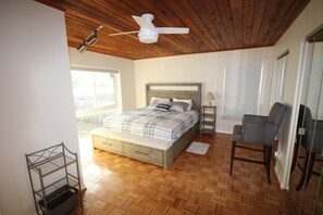 2 bedrooms, desk, iron/ironing board, WiFi - NEWLY REMODELED BEACH HOUSE IN PALM HARBOR (Palm Harbor)