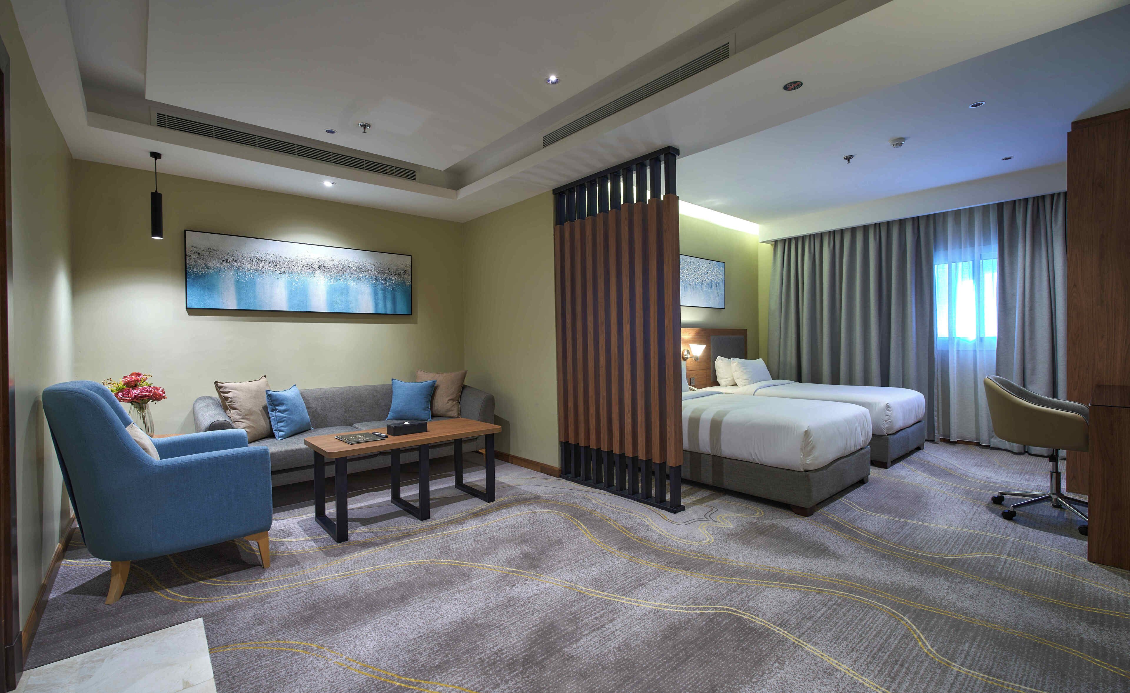 Deluxe suite, 2 eenpersoonsbedden, privébadkamer | Pillowtop-bedden, een minibar met enkele gratis items