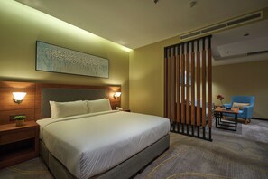 Suite Deluxe, 1 cama King size, baño privado | Camas con pillow-top y artículos del minibar gratis
