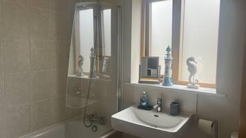 Apartment | Bathroom | Combined shower/tub, deep soaking tub, hair dryer, towels