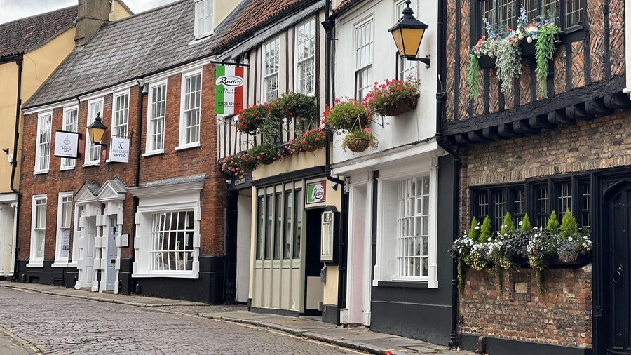 Beautiful Apartment in the Cathedral Grounds