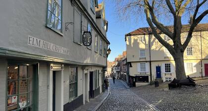 Beautiful Apartment in the Cathedral Grounds