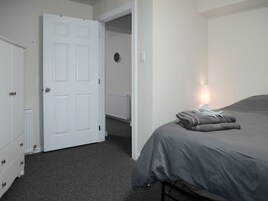 基础套房 | 高档床上用品、特色家居、免费 WiFi、床单