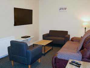 Living area - Prospectors Inn (Kirkland Lake)