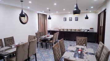 Free daily buffet breakfast