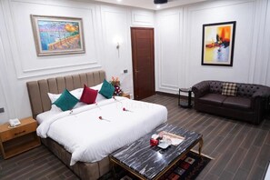 Deluxe Double Room | Soundproofing, iron/ironing board, free WiFi - Elegant Suites Hotel (Multan)