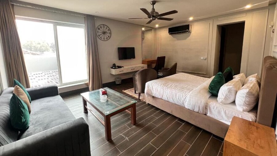 Elegant Suites Hotel