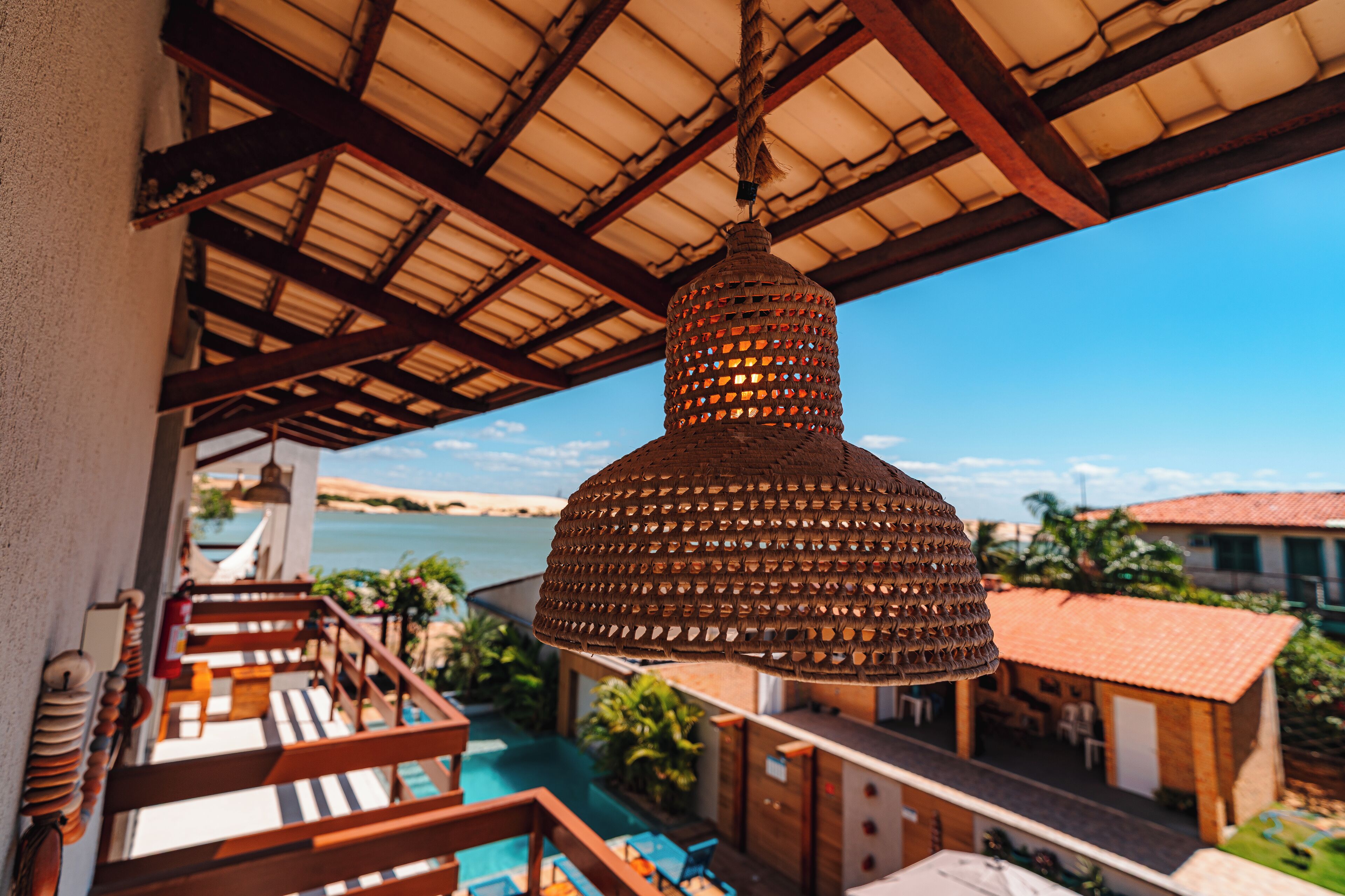 Superior-huone, patio, jokinäköala | Ylelliset vuodevaatteet, ilmainen Wi-Fi, vuodevaatteet