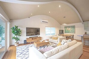 Unclassified image, 2 of 36, button - Beachfront Family Home w/ Patio & BBQ (Cowes)