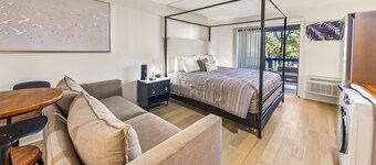 Beautiful new studio on the water