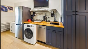 Private kitchen - Beautiful new studio on the water (New Bern)