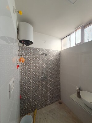 Towels, soap, shampoo, toilet paper - YOG 2 BHK apartment (Jaipur)