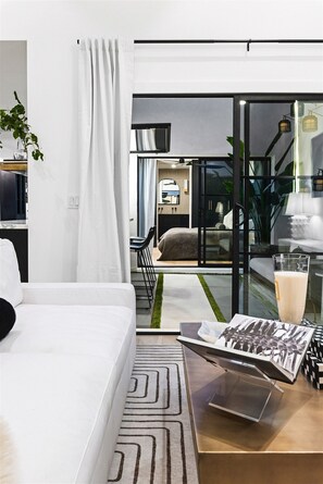 2 عدّة غرف نوم ومكواة/لوح كي وواي فاي وملاءات أسرّة