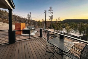 Outdoor dining - Skyview Retreat (Ruidoso Downs)