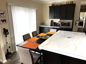 Dining - Skyview Retreat (Ruidoso Downs)