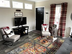 TV, offices - Skyview Retreat (Ruidoso Downs)