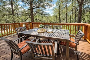 Outdoor dining - Elk Crossing | Walk to Midtown •Hot Tub • Sleeps 8 (Ruidoso)