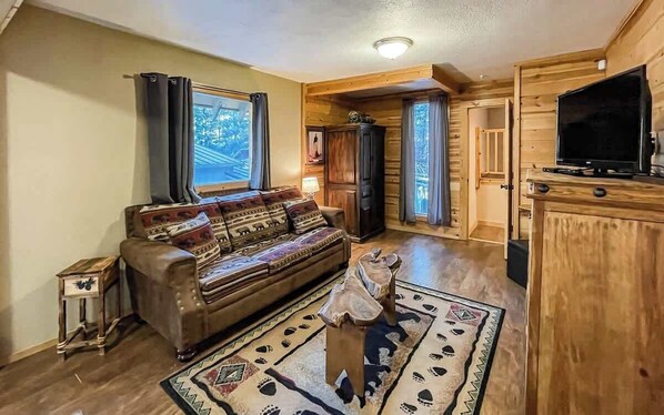 Televisión y chimenea 