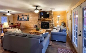 TV - Sleepy Bear Cabin Sum (Ruidoso)