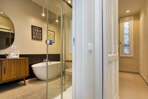 Shower, hair dryer, towels, soap - Classy Apartment in Portofino by Wonderful Italy (Portofino)