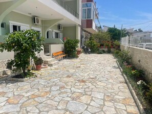 Mặt tiền nơi lưu trú