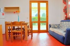 Living room - Your Garden Heaven in the Heart of Lido dei Pini (San Michele al Tagliamento)