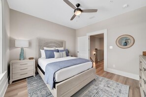 3 habitaciones, tabla de planchar con plancha, wifi y ropa de cama 