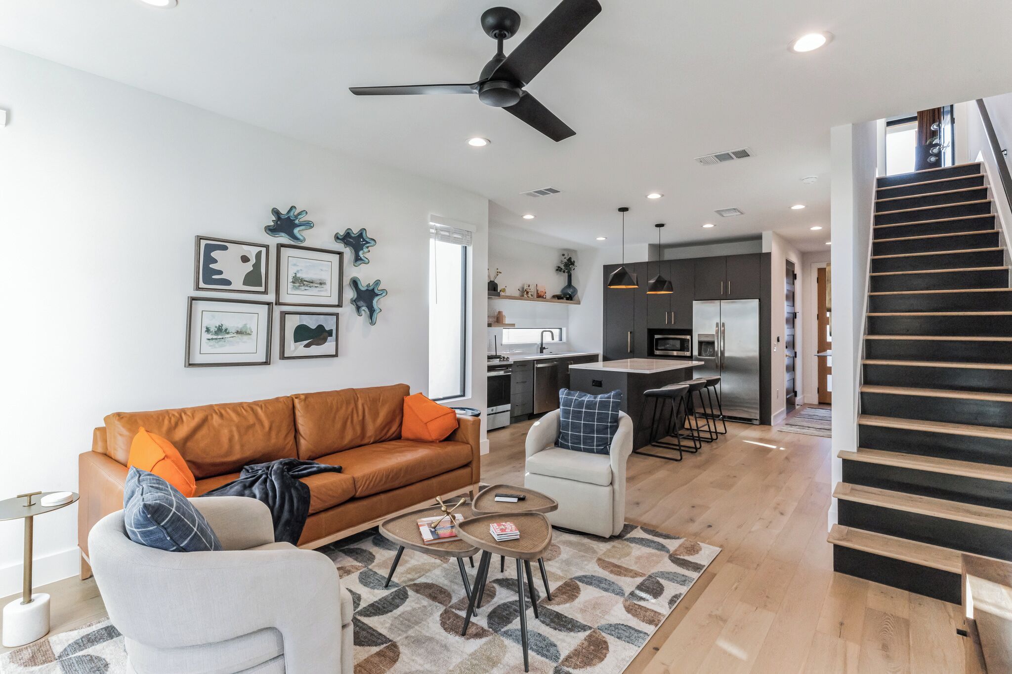 Chic Austin Getaway – Brand New w/ Rooftop Patio! Walk to Shopping and Dining