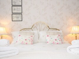 2 bedrooms, individually decorated, individually furnished, free WiFi