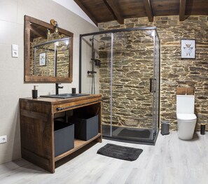 Dusche, Haartrockner, Handtücher, Seife