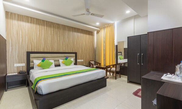 Standard Double Room | In-room safe, desk, iron/ironing board, bed sheets - Treebo Gatiman (Dera Bassi)