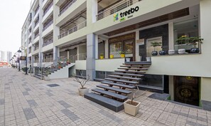 Pintu masuk properti
